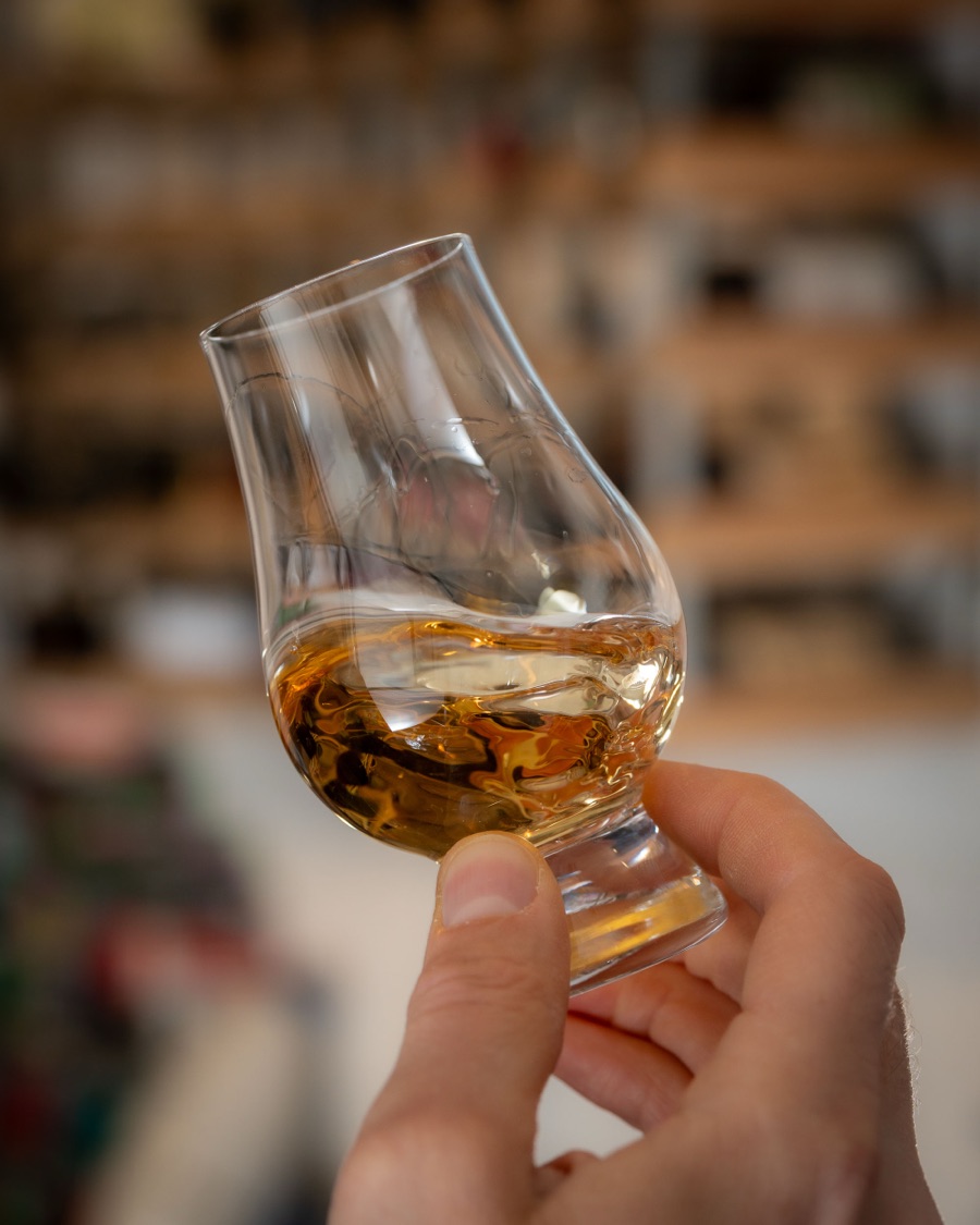 How to Taste Whisky: A Practical Guide to Nose, Palate, and Finish